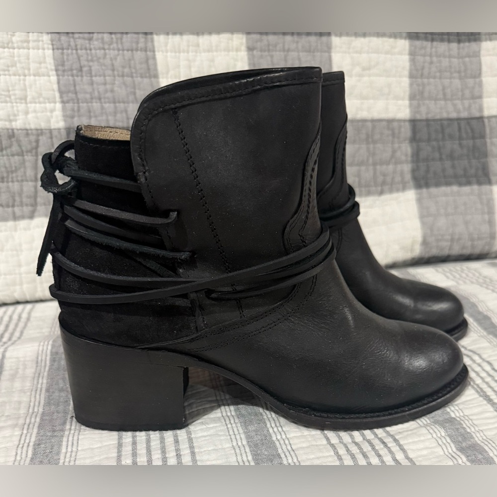 EUC- Freebird by Steven Casey Black Leather Low Boots. Size 8. - Picture 3 of 5